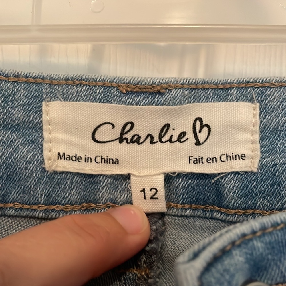 Women’s Sz 12 Charlie faded embroidered jeans. Pink flowers on front denim taper - Picture 5 of 8